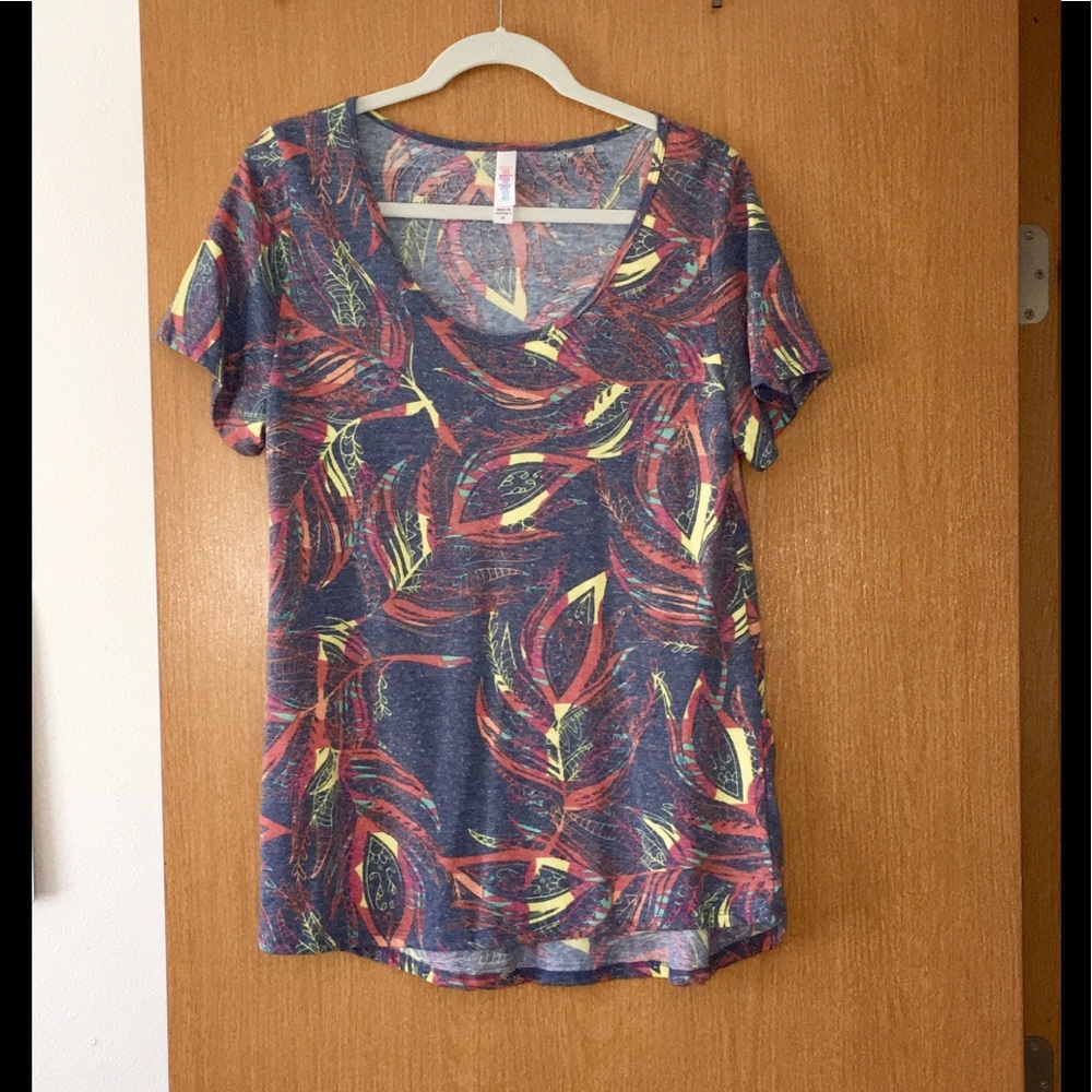 NWOT LuLaroe Classic Tee